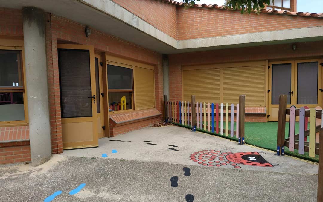 Acceso a la escuela infantil de Andorra./LA COMARCA