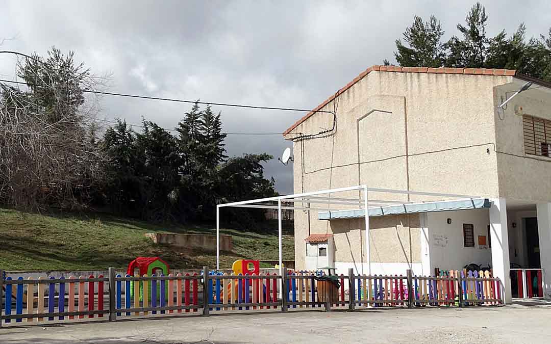 Exteriores de la escuela municipal infantil de Utrillas