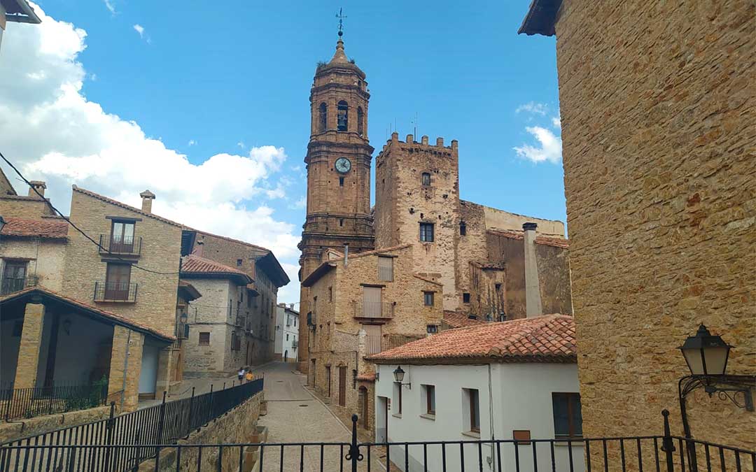 La iglesia de la Purificación de La Iglesuela del Cid./ L.C.
