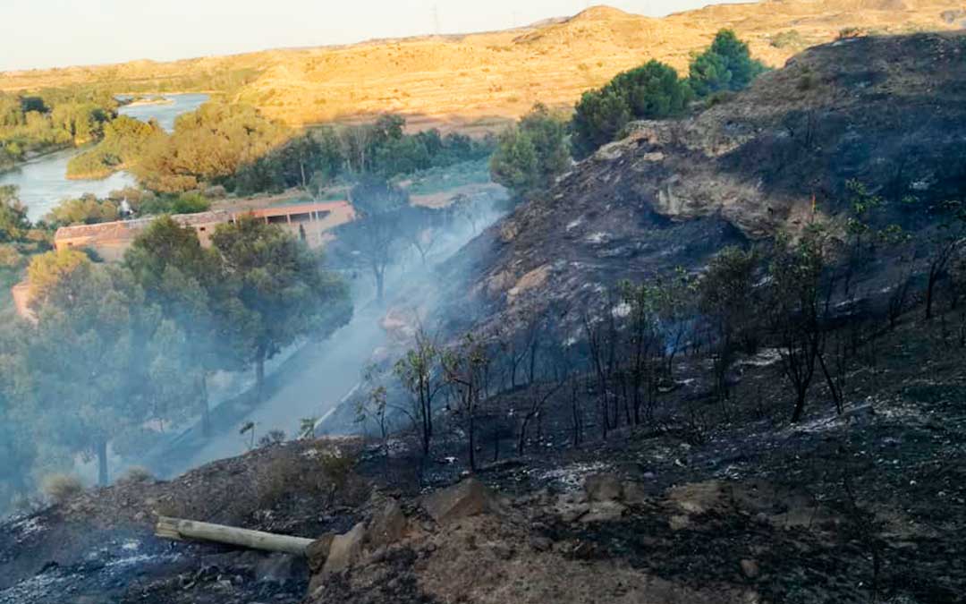 Resultado del incendio en las afueras de la localidad de Escatrón. Imagen: Gema Pina.