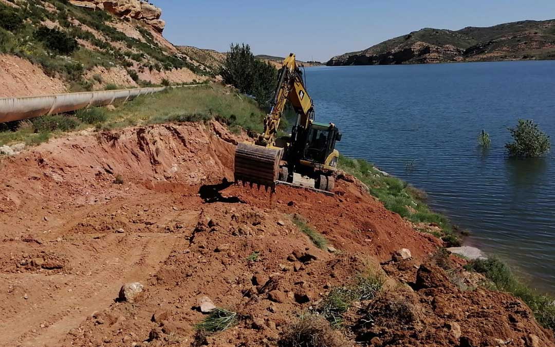 Imagen de las intervenciones de emergencia en el embalse de Moneva en el Aguasvivas a causa de la borrasca Gloria. / @chebro