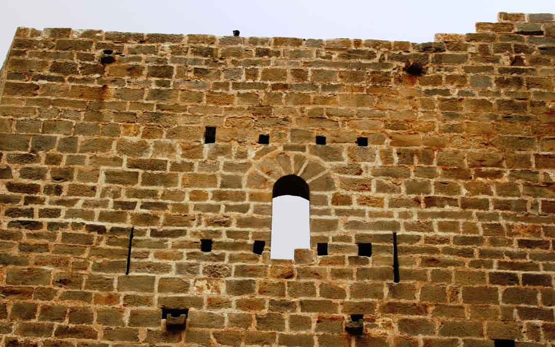 Muro del castillo de Valderrobres donde estaba el antiguo cadalso