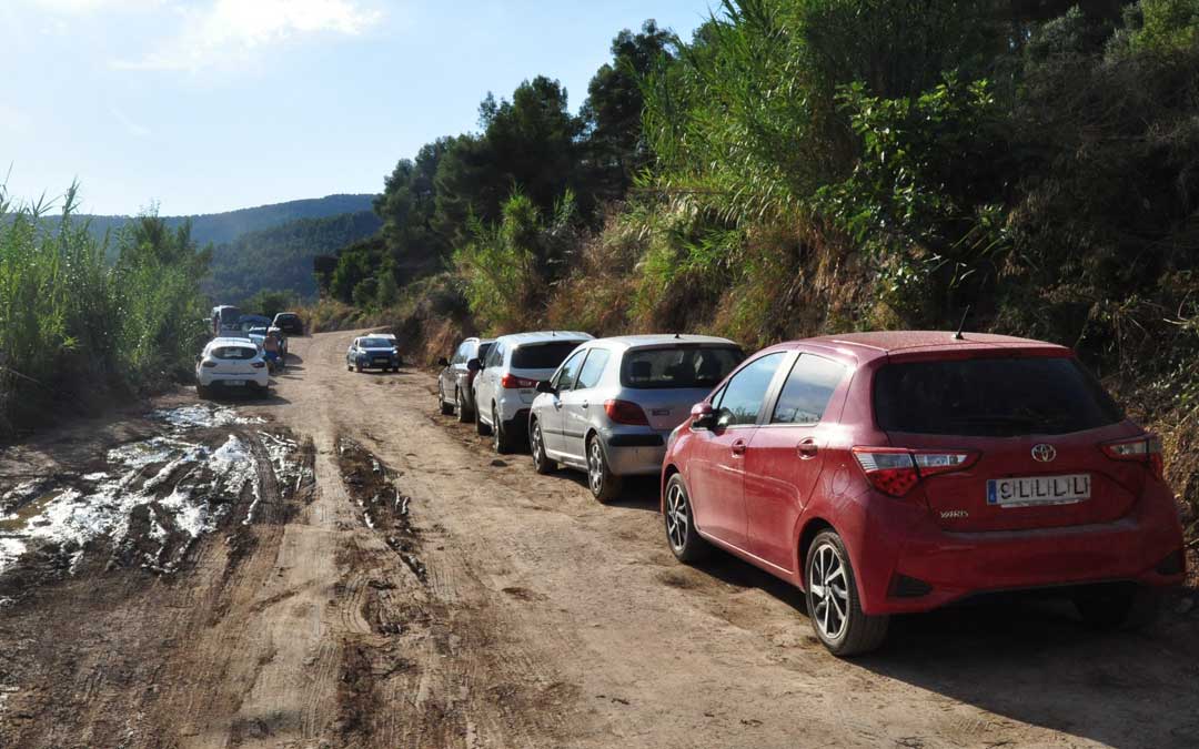 La zona de aparcamiento se ha habilitado junto al Salt.