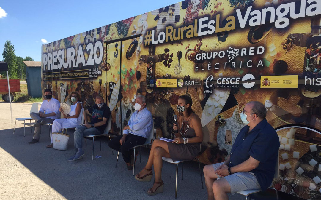 Feria Presura 2020: En la parada del bus de la Repoblación hubo dos coloquios sobre el desarrollo del medio rural
