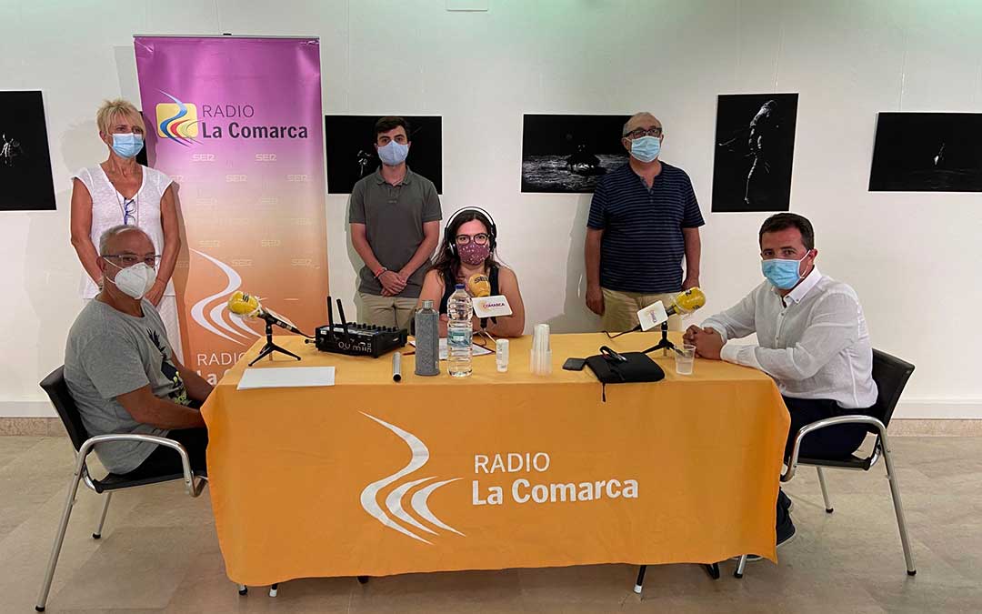 Invitados al programa especial de Radio La Comarca emitido desde el Centro Buñuel Calanda./ L.C.