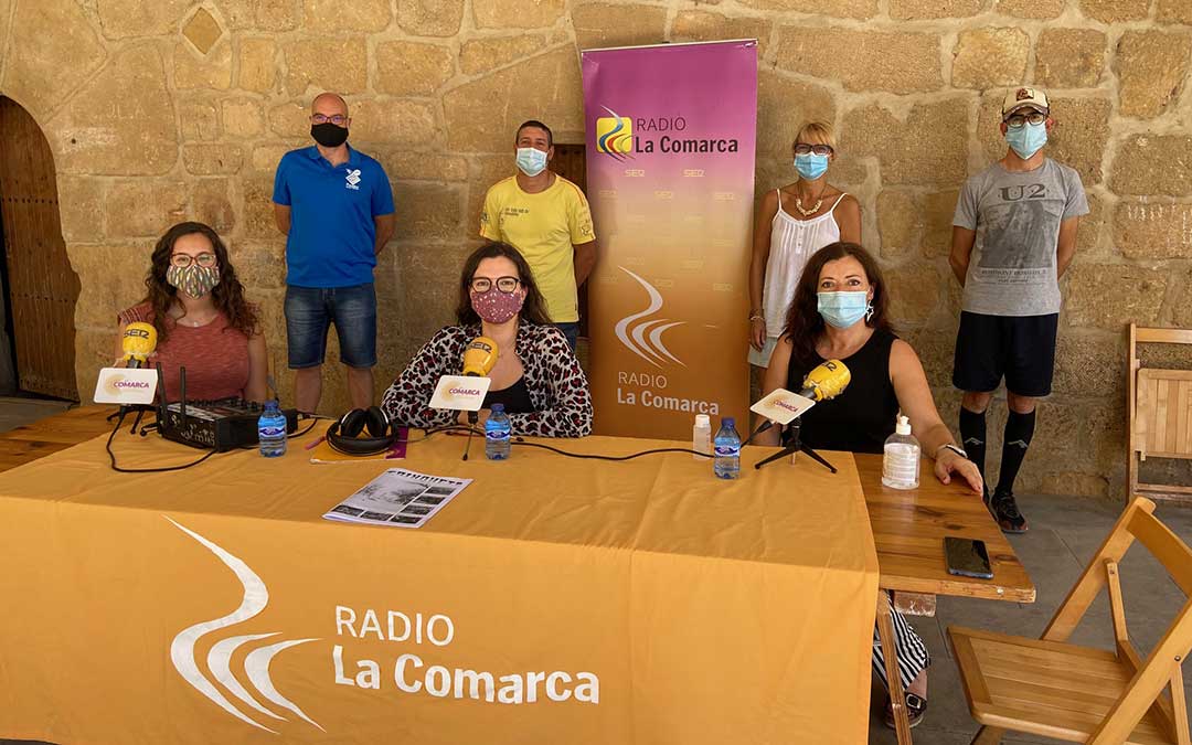 Invitados al programa especial de Radio La Comarca emitido desde La Mata de los Olmos./ L.C.