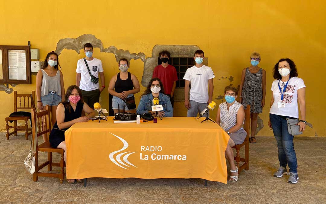 Invitados al programa especial de Radio La Comarca emitido desde Mirambel./ L.C.