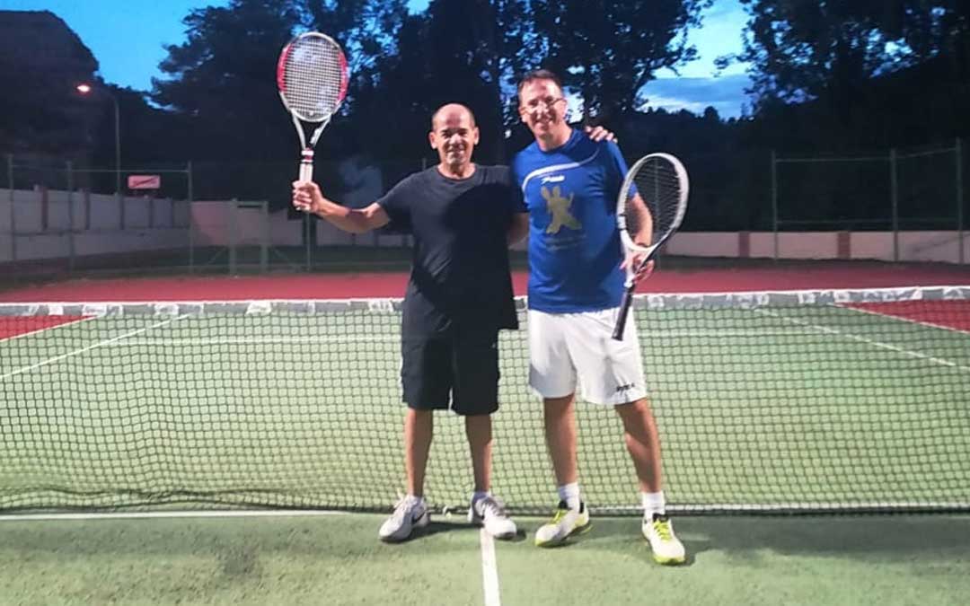 Juan Modrich y David Omedas jugaron por el pase a semifinales./ L.C.