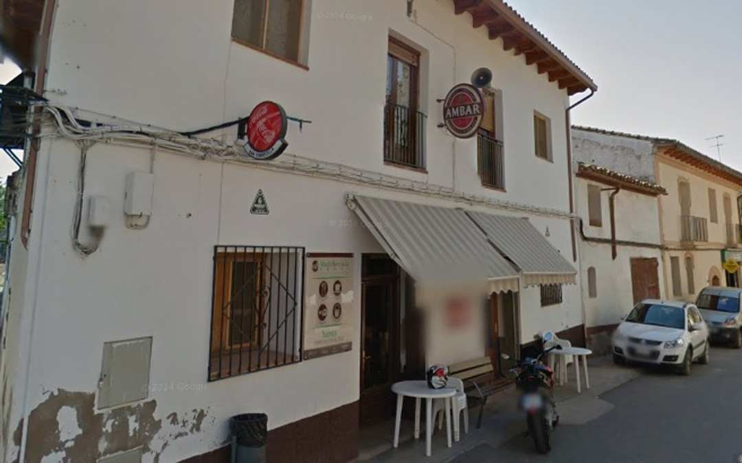 Fachada del multiservicio en la travesía de la calle San Miguel de Torrecilla. / Google Street