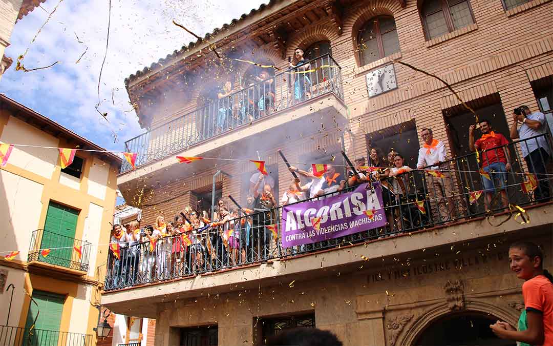 Foto de archivo del chupinazo de las fiestas de Alcorisa de 2019 que no se repetirá este año./L.C.