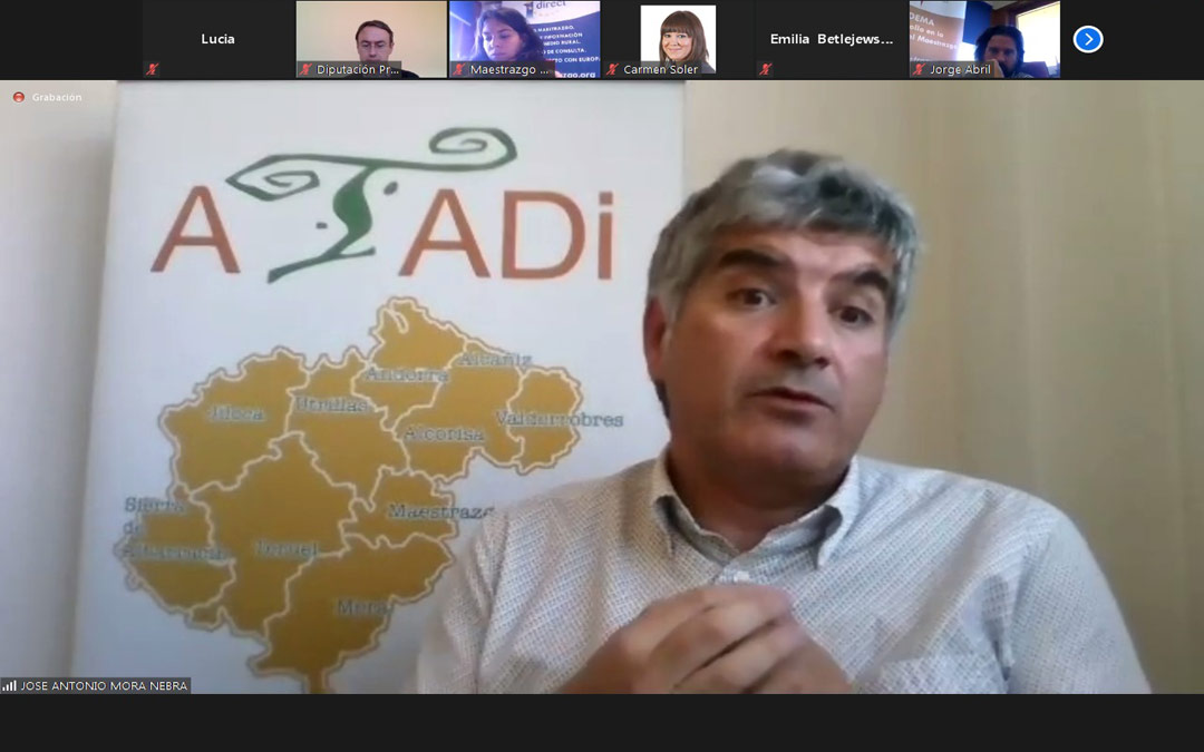 José Antonio Mora, gerente de ATADI, explica la experiencia de la entidad con el Programa de Voluntariado Europeo. L.SALES