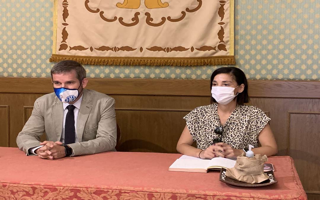 Ignacio Urquizu y Maria Milián durante la rueda de prensa de este viernes./Ayuntamiento de Alcañiz