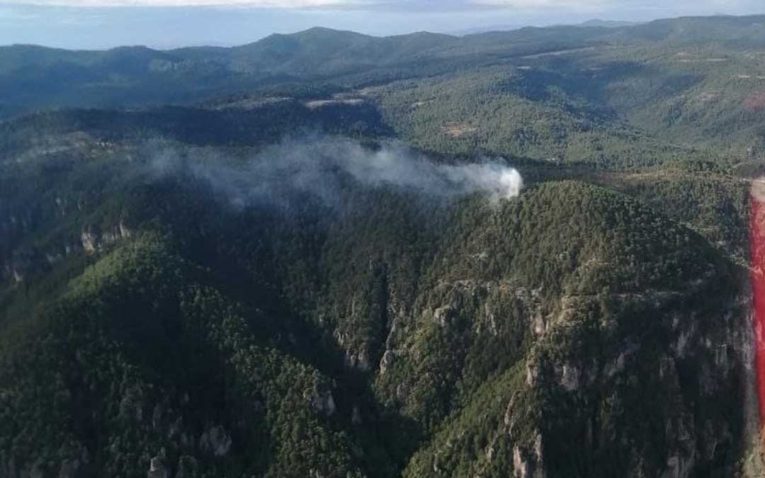 Las llamas se han iniciado en una zona de difícil acceso en el corazón de los Puertos de Beceite.