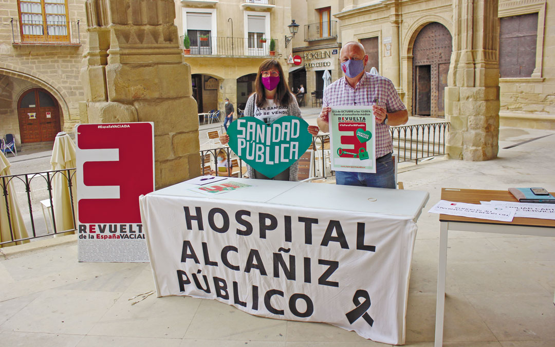 Blanca Grimal, de la Plataforma de los Servicios Públicos; y Antonio Saz, de la coordinadora de la España Vaciada, este jueves en rueda de prensa / L. Castel