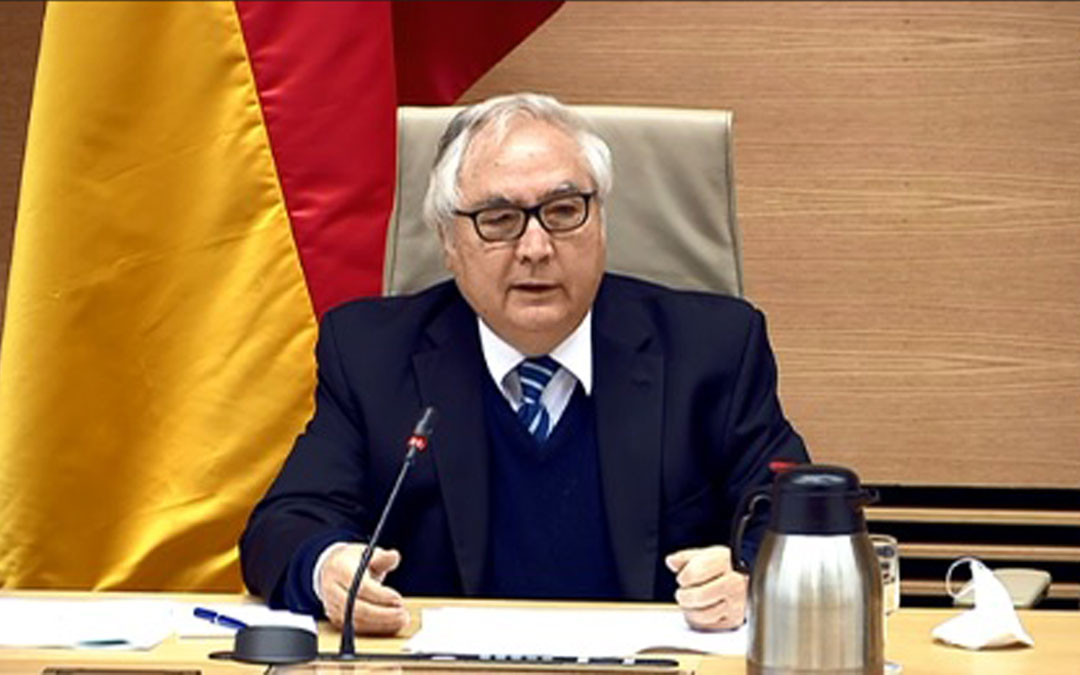 El ministro Castells en comisión
