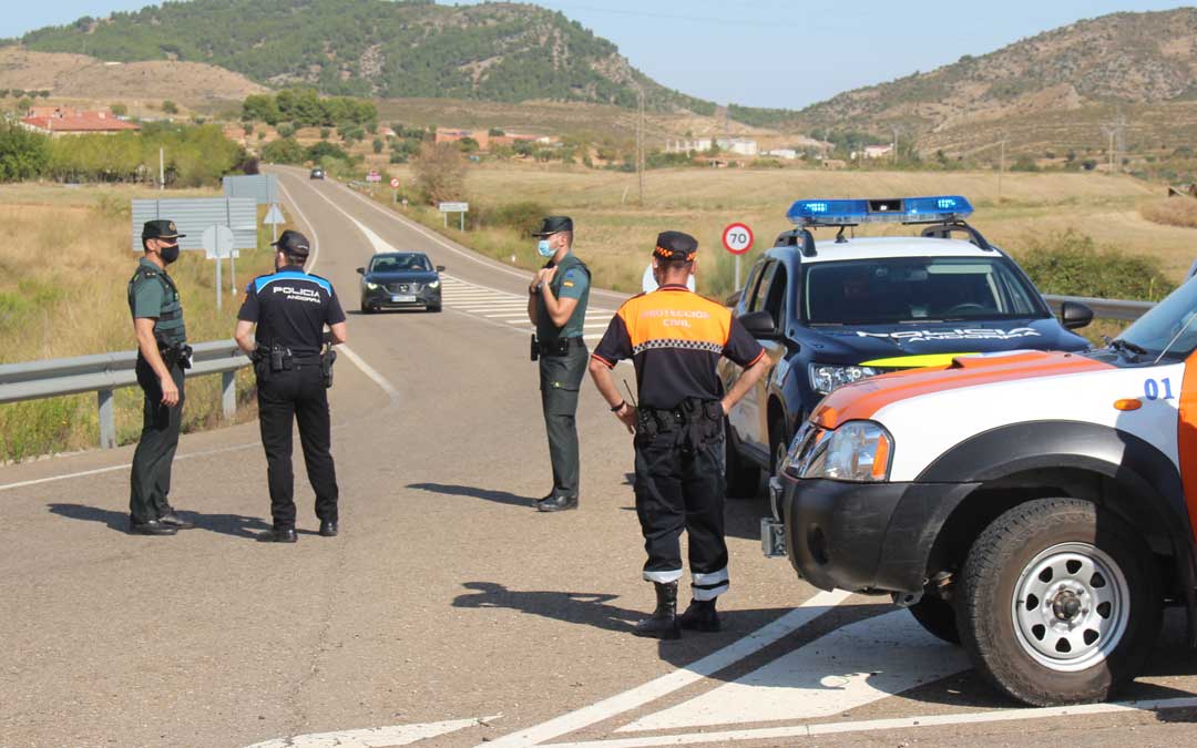 Imagen de archivo de un control policial en Andorra durante el confinamiento/ L. Castel