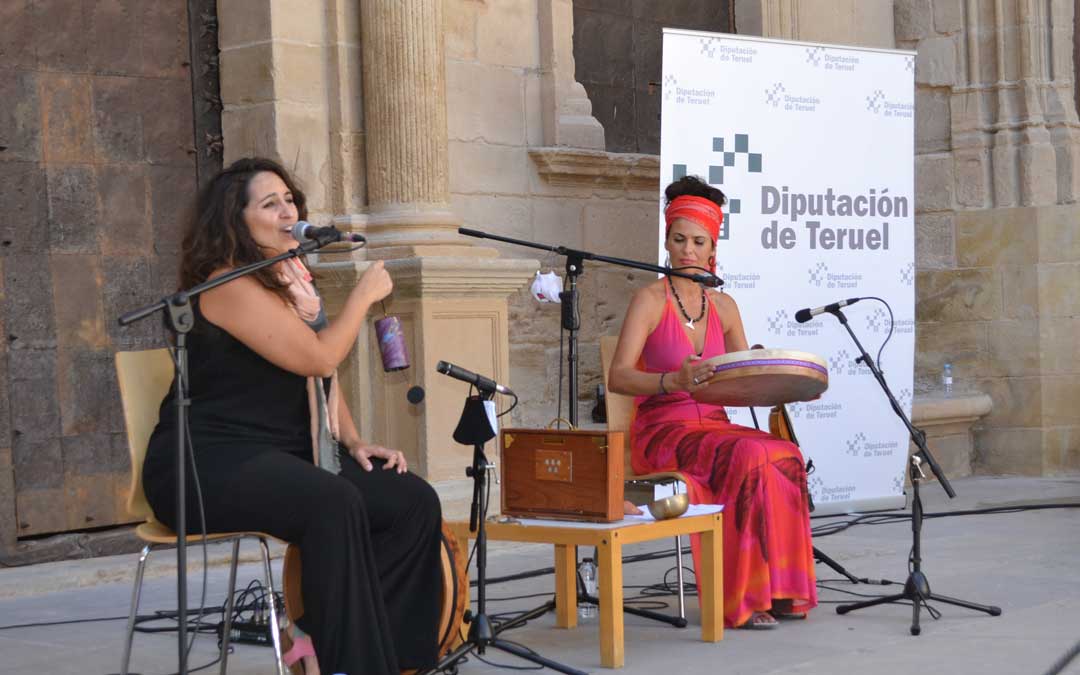 La actuación de Les Morenillas en la plaza de España de Alcañiz