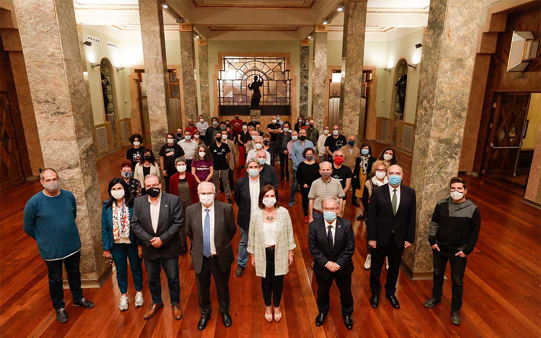 53 asociaciones del ámbito del aragonés y el catalán de Aragón han suscrito un compromiso de trabajo conjunto con la Dirección General de Política Lingüística./ DGA