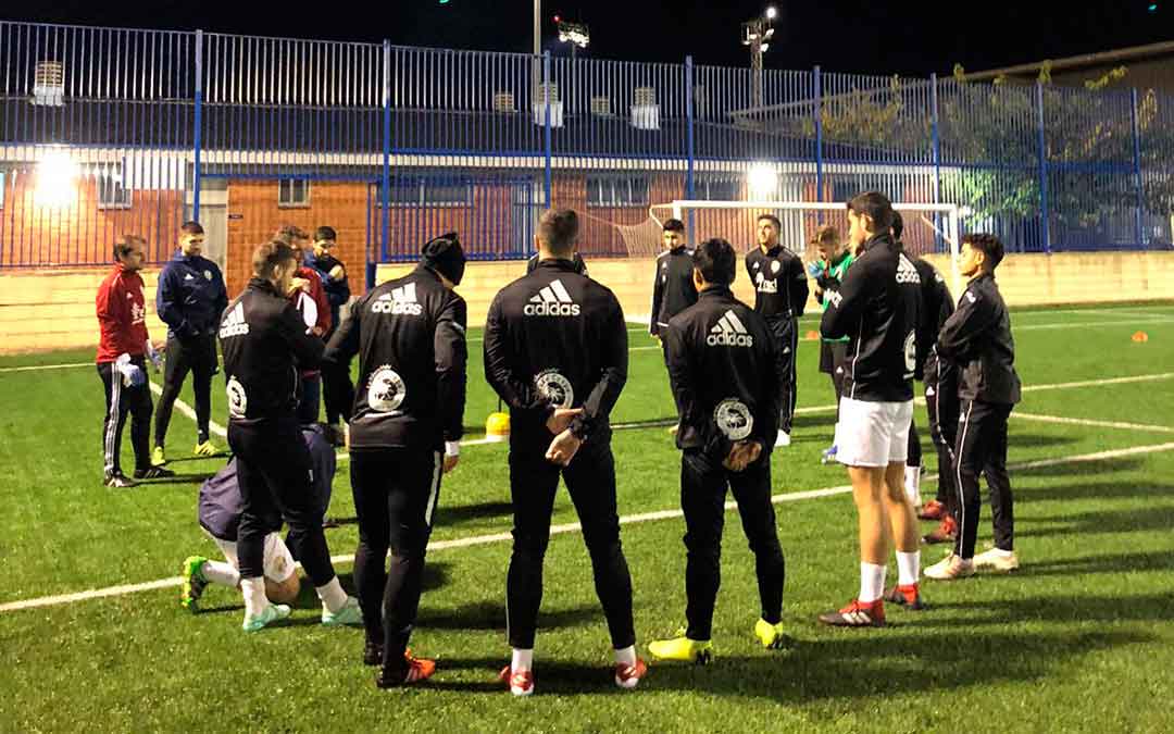 Entrenamiento del primer equipo del Club Deportivo Caspe.