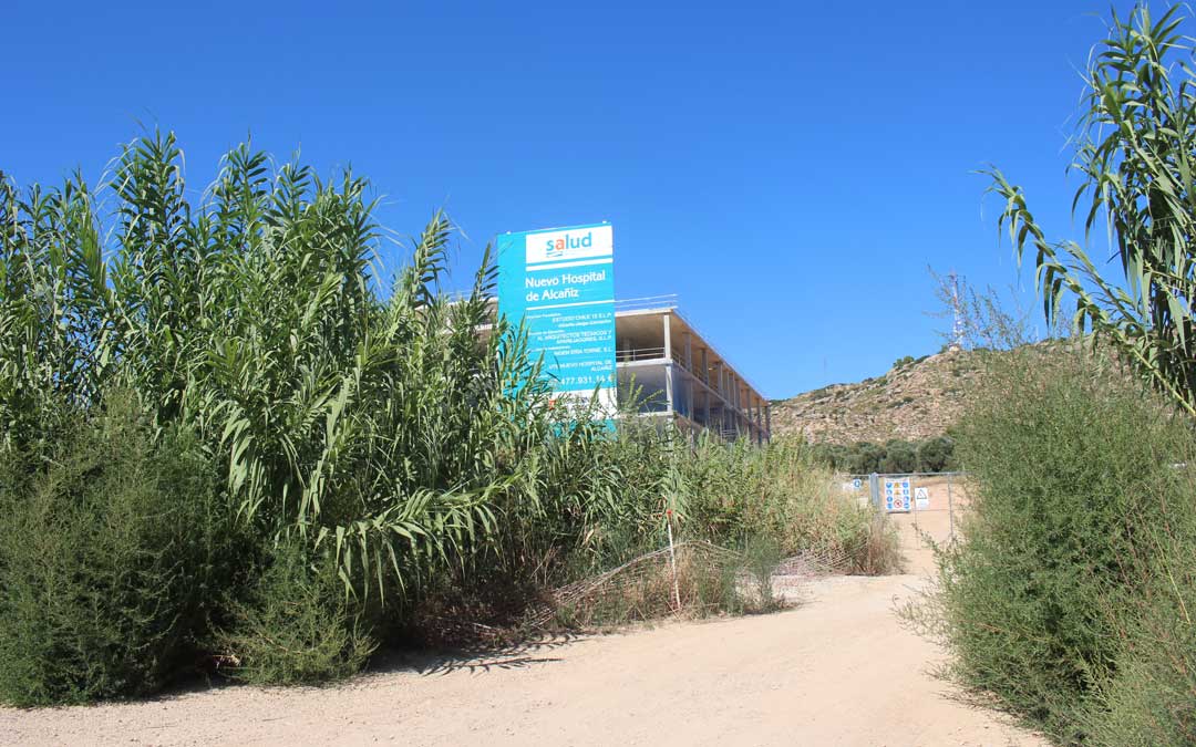 Las obras del Hospital llevan más de dos años paradas / L. Castel