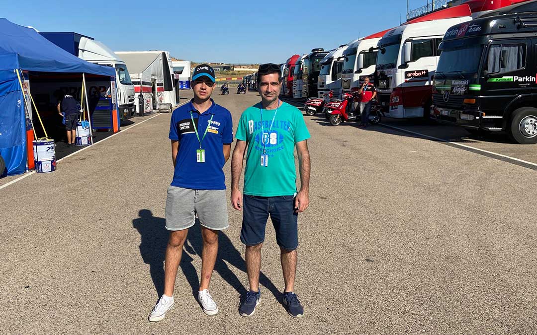 Marcos y Javier Lahoz en el paddock alcañizano durante el fin de semana./ A.M.