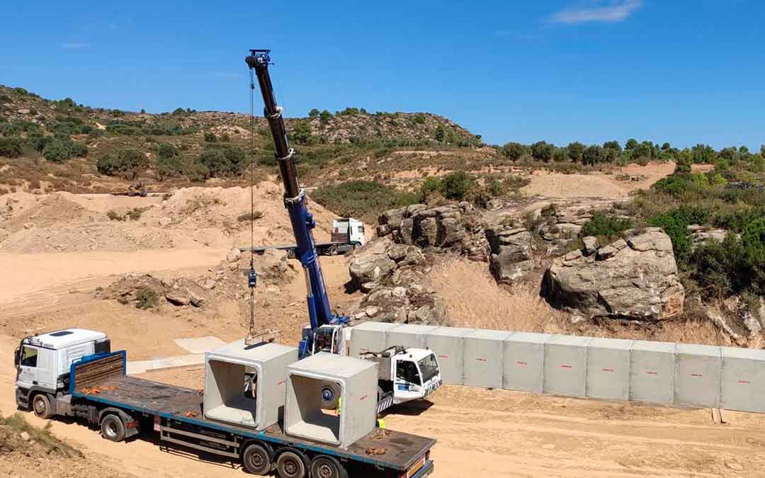 Imagen actual del estado de la carretera A-1412, que une Maella y Mazaleón, y que está en plenas obras. la comarca