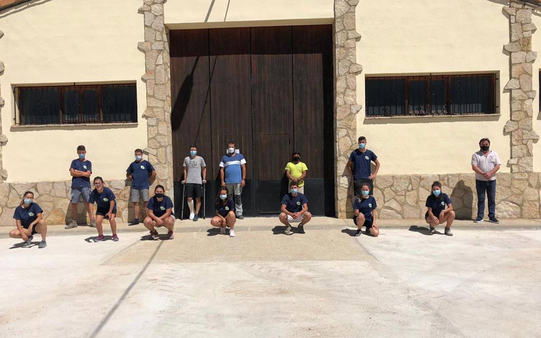 Jóvenes participantes en el Plan de Empleo de Cantavieja./Facebook Ayto. Cantavieja