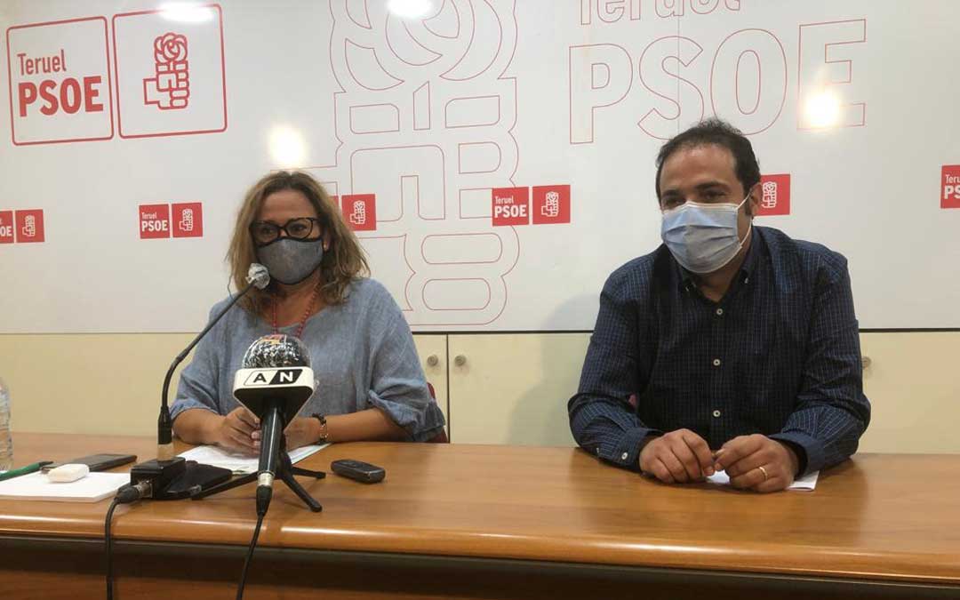 La secretaria general del PSOE, Mayte Pérez; y el secretario de Organización, Antonio Amador, este jueves en rueda de prensa