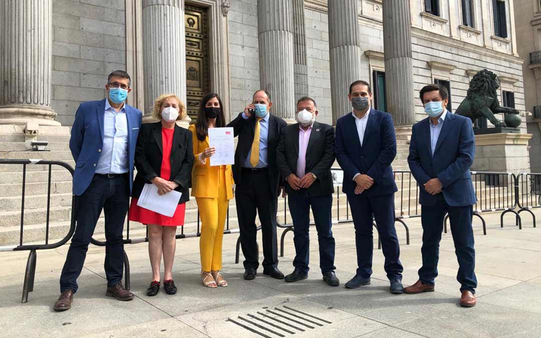 Herminio Sancho junto con los compañeros del PSOE en la Comisión Territorial del Congreso, firmantes de la PNL./PSOE
