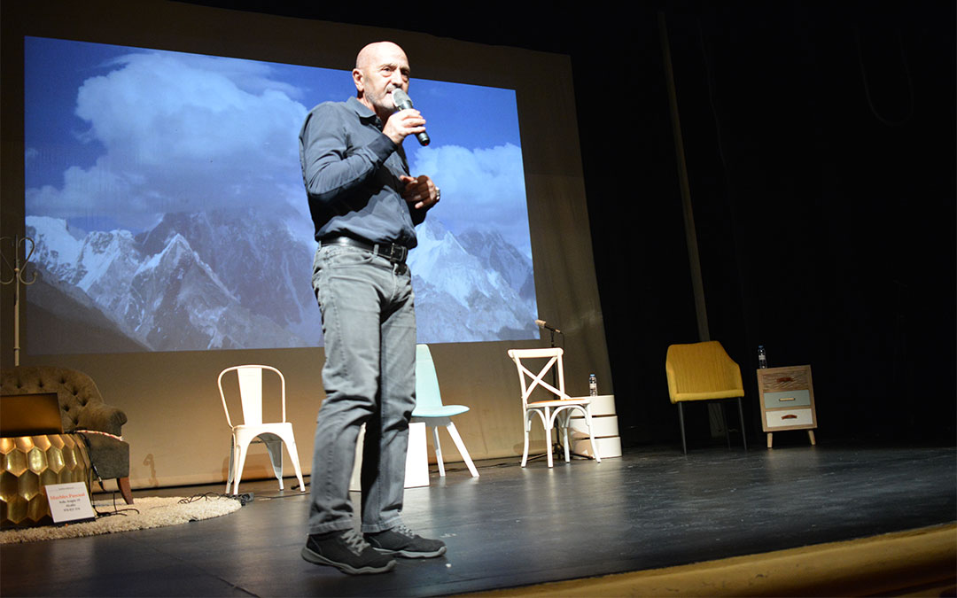Sebastián Álvaro en el curso de periodismo de Alcañiz./ L.C.