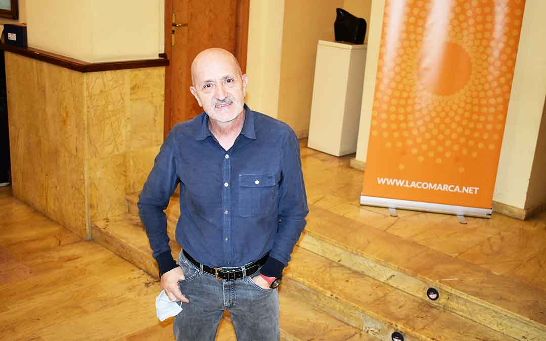 El escritor y montañero Sebastián Álvaro antes de intervenir en el curso de periodismo deportivo de Alcañiz el jueves.