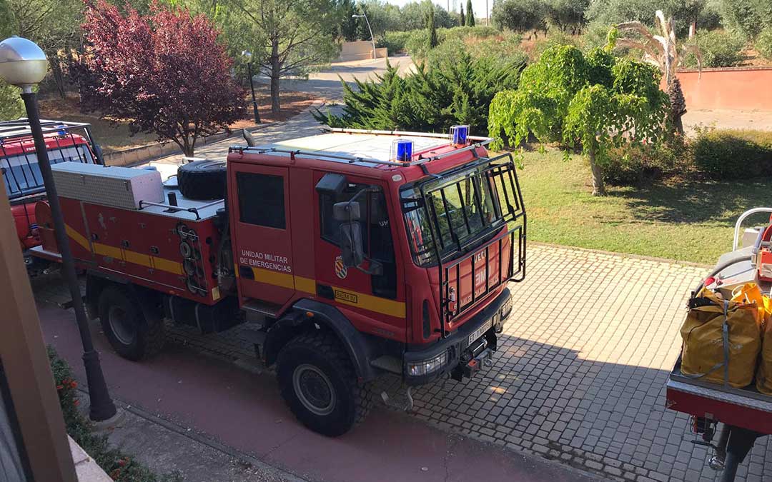 Uno de los camiones que han llegado hasta el Hogar Santo Ángel para las labores de desinfección y sectorización de la residencia./