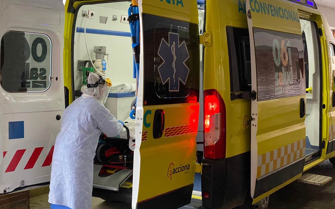 Única ambulancia para el traslado de pacientes covid en Teruel./D. Alejos