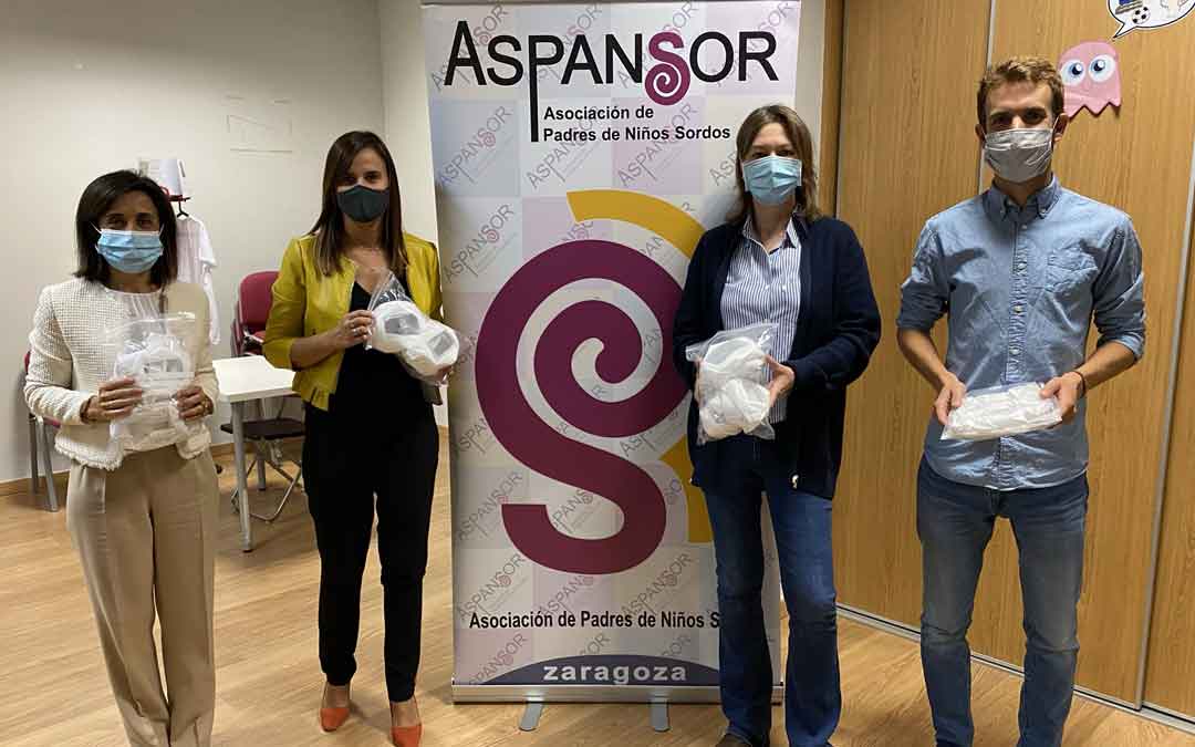 Acto de entrega de las mascarillas
