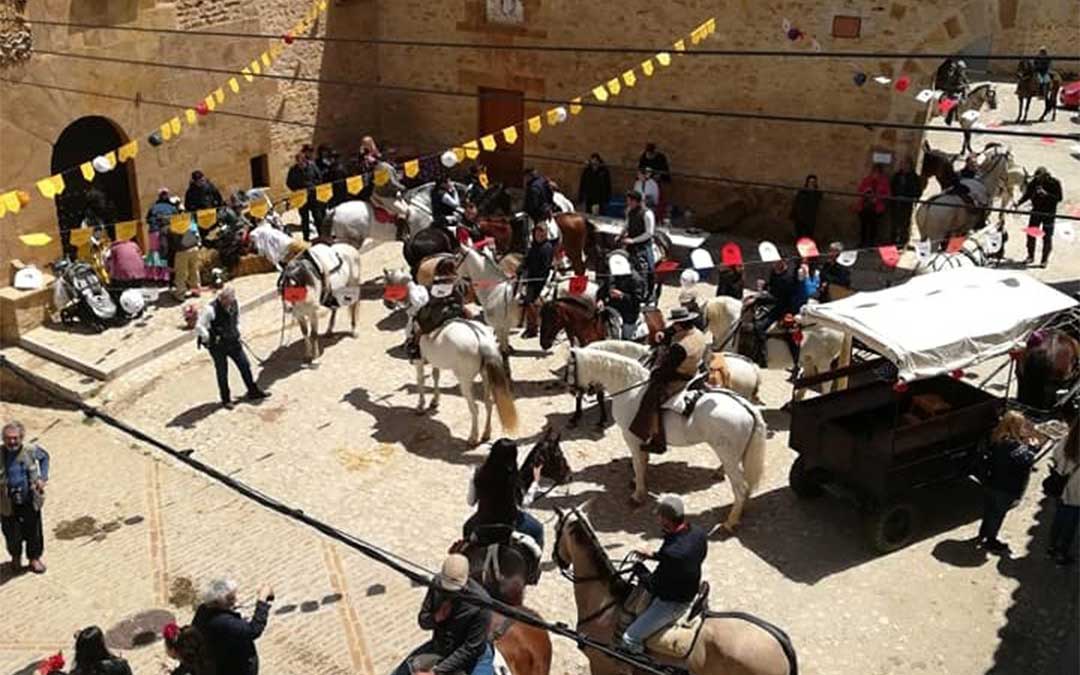 Imagen de archivo, vecinos de La Iglesuela con sus caballos durante una de las ferias del pueblo/. Asoc. Amigos del Caballo, Facebook