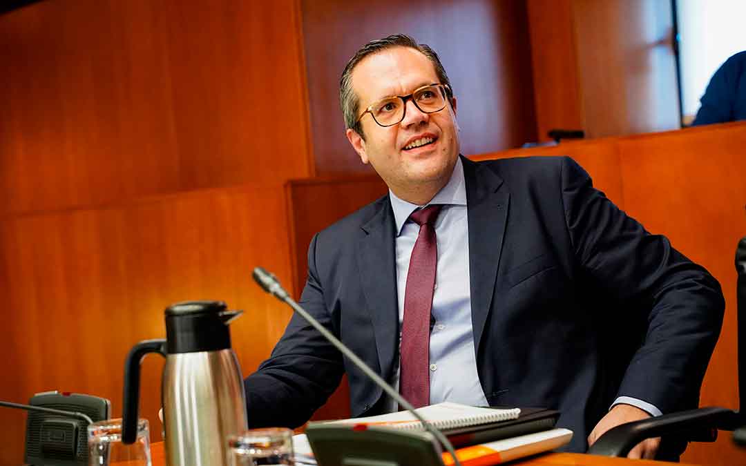 El portavoz de Cs Carlos Ortas durante una intervención en las Cortes aragonesas.