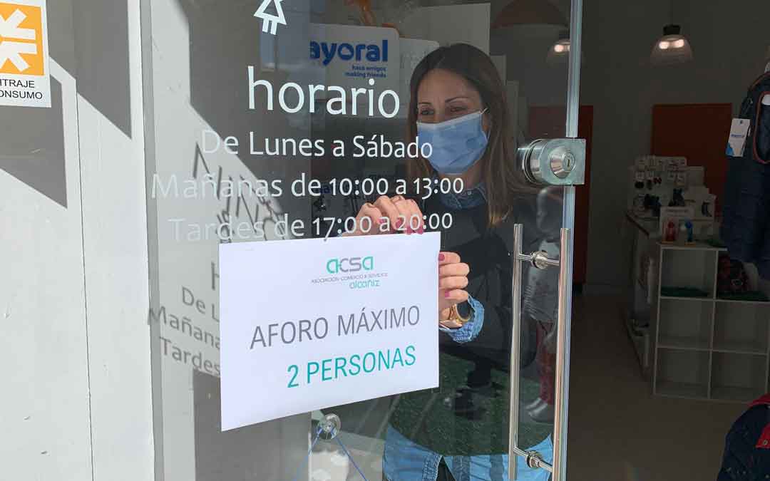 En el pequeño comercio los aforos se han reducido al máximo. En la foto, la tienda Niños de Alcañiz