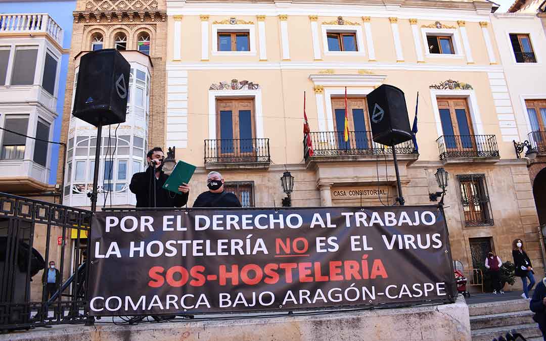 Concentración de la hostelería de Caspe por los daños causados por la pandemia