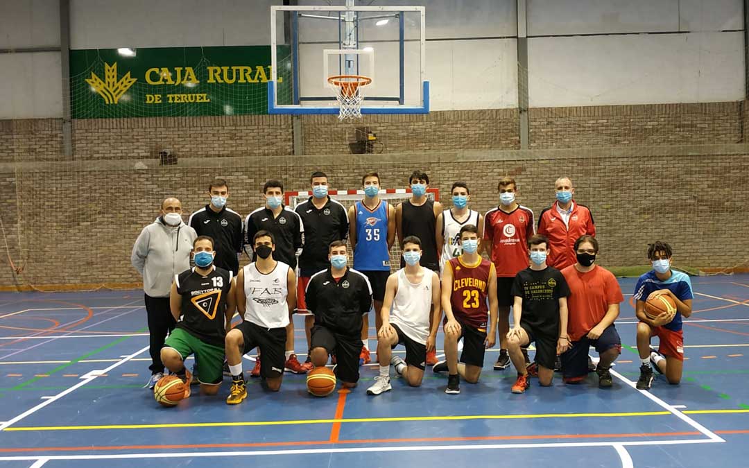 Componentes de los equipos senior y junior del EBA Transverich Alcañiz