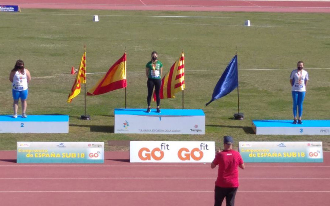 Elena Sanz en el segundo cajón del podio del nacional sub 18 celebrado en Tarragona