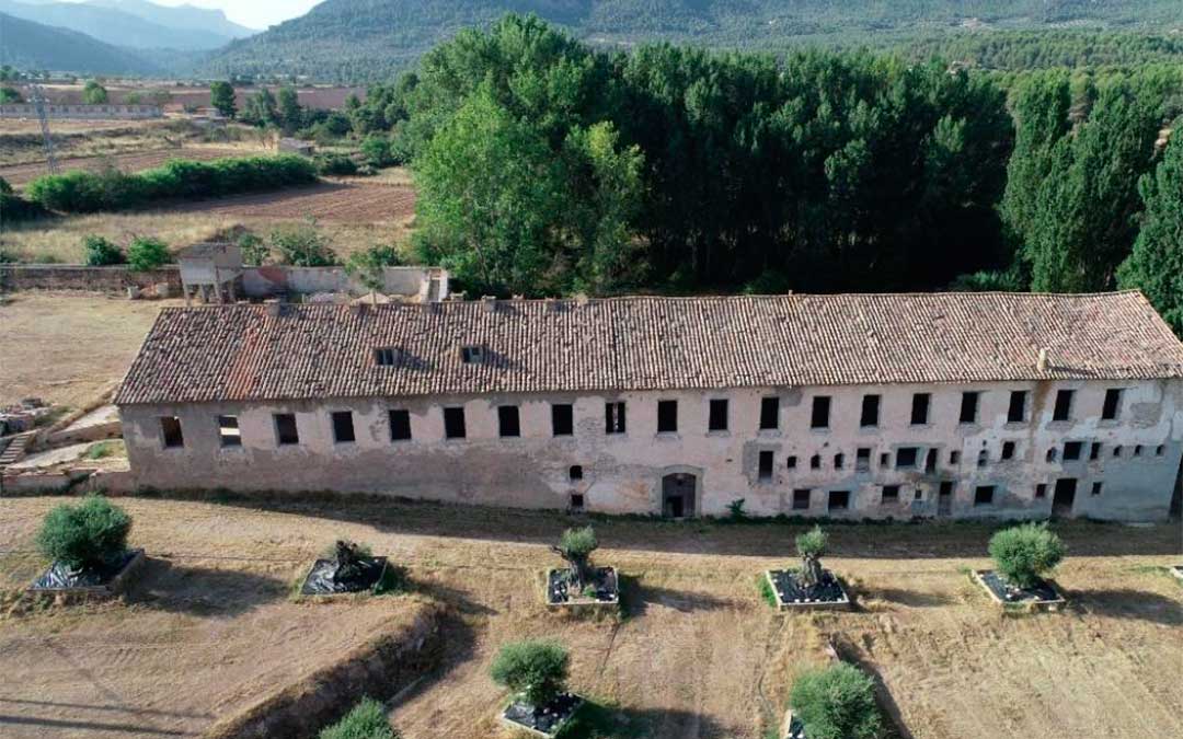 La antigua fábrica de papel Gaudó de Valderrobres se reconvertirá en hotel./ Heraldo