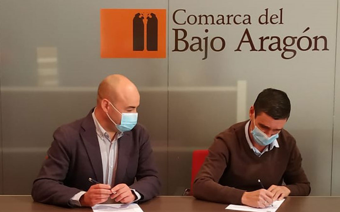 Firma convenio entre la Comarca del Bajo Aragón y la Ruta del Tambor y Bombo