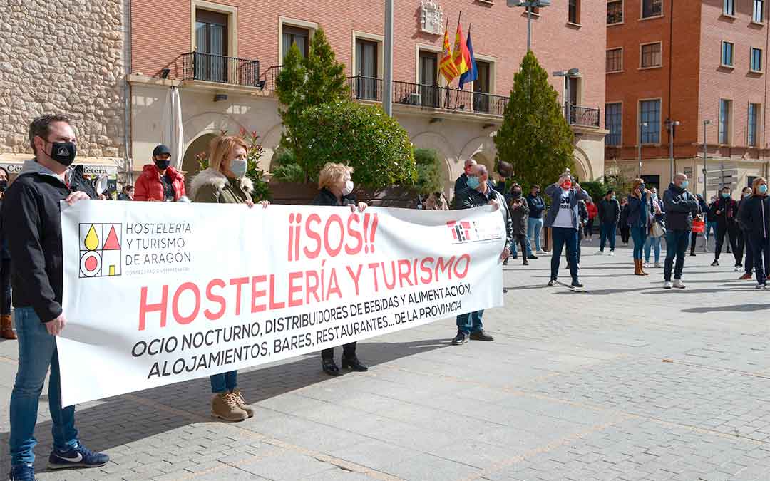 Manifestación en Teruel capital del sector de la hostelería y el turismo, que reclama "poder trabajar"./ Heraldo de Aragón-Jorge Escudero