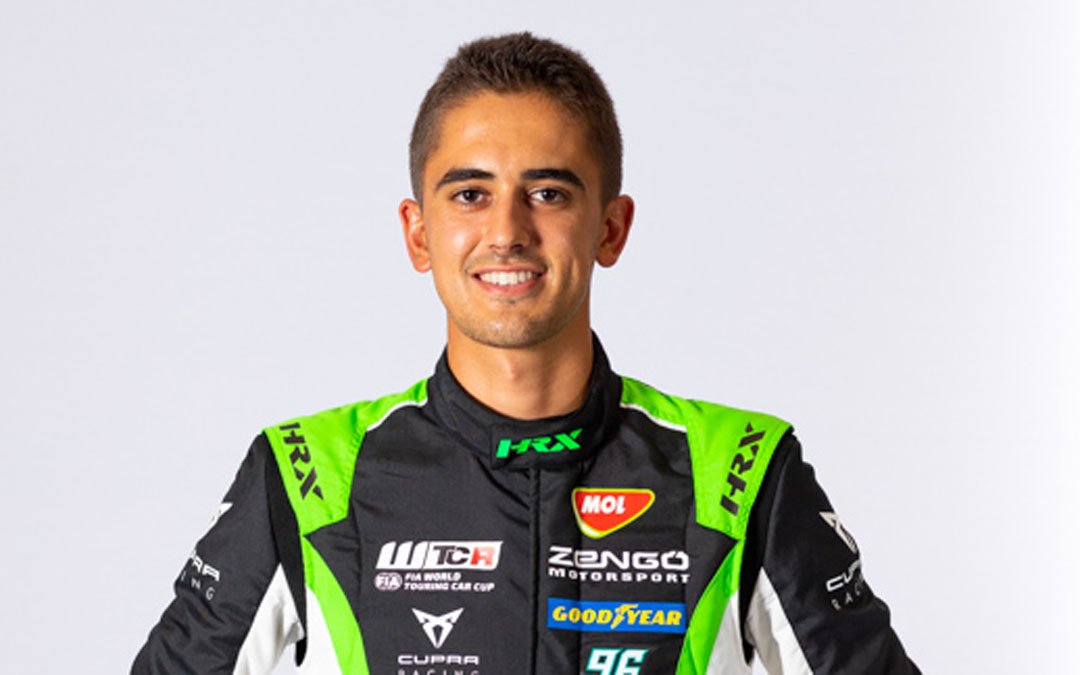 Mikel Azcona luciendo los colores de su equipo el Zengö Motorsport