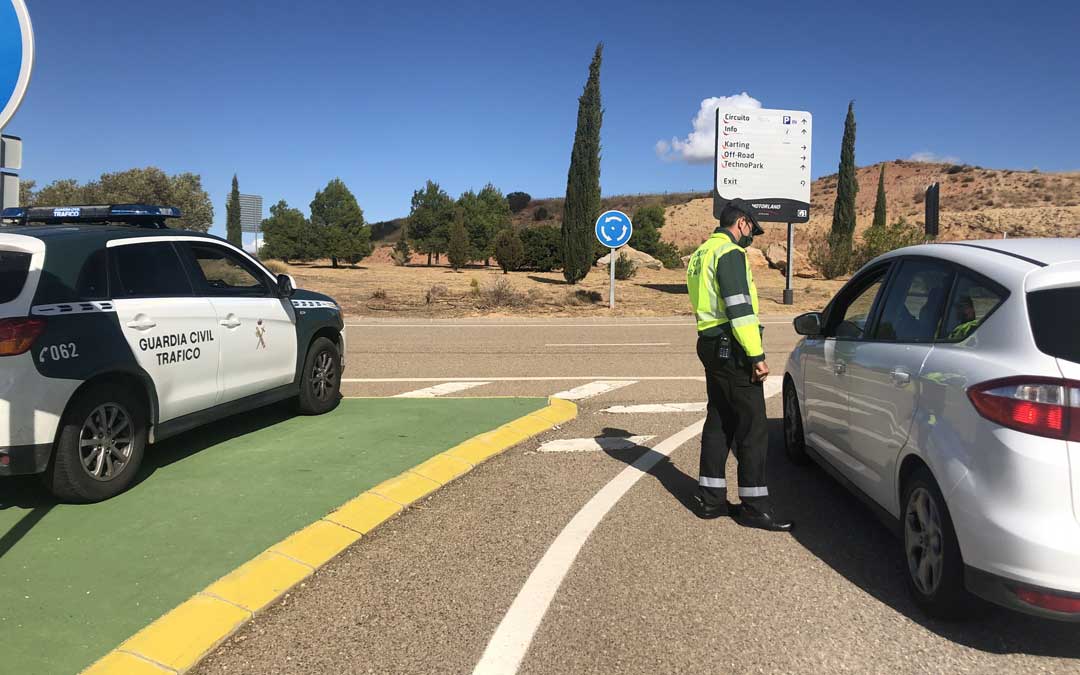 Control de acceso al circuito durante el GP de Teruel / L. Castel