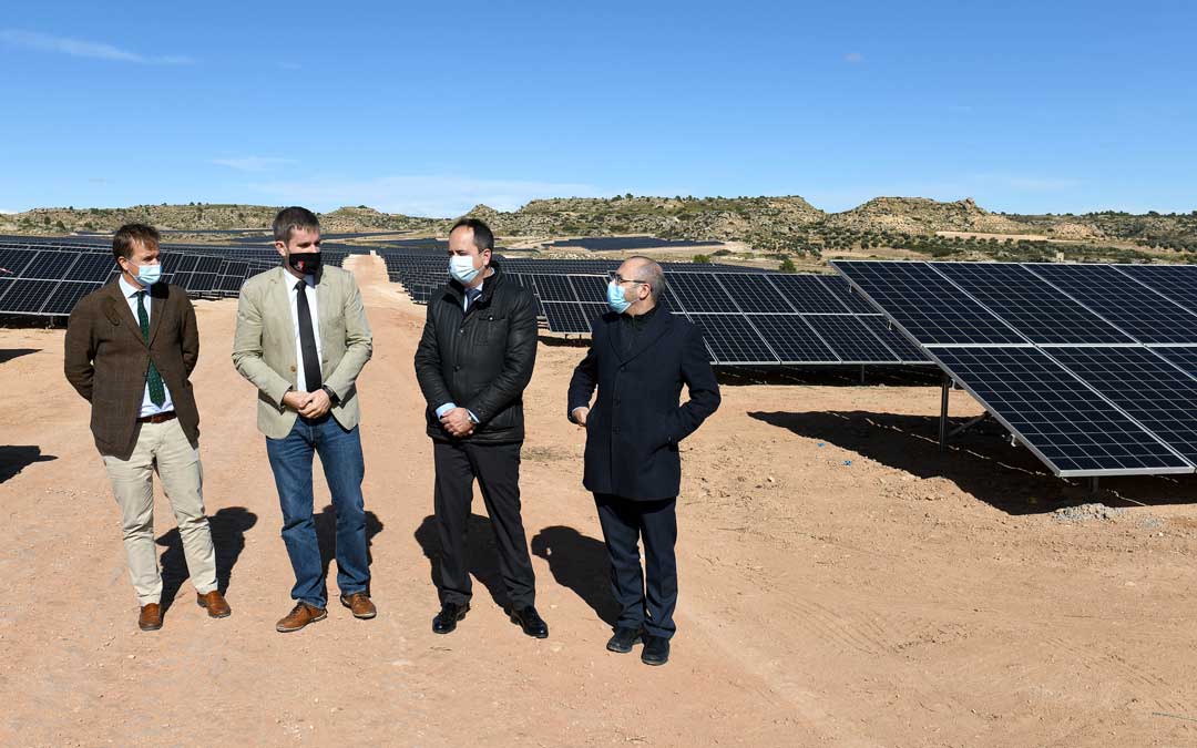 Visita del alcalde Urquizu y personal directivo y técnico de Solaria al parque fotovoltaico Cepheus Solar este lunes / Ayto. Alcañiz
