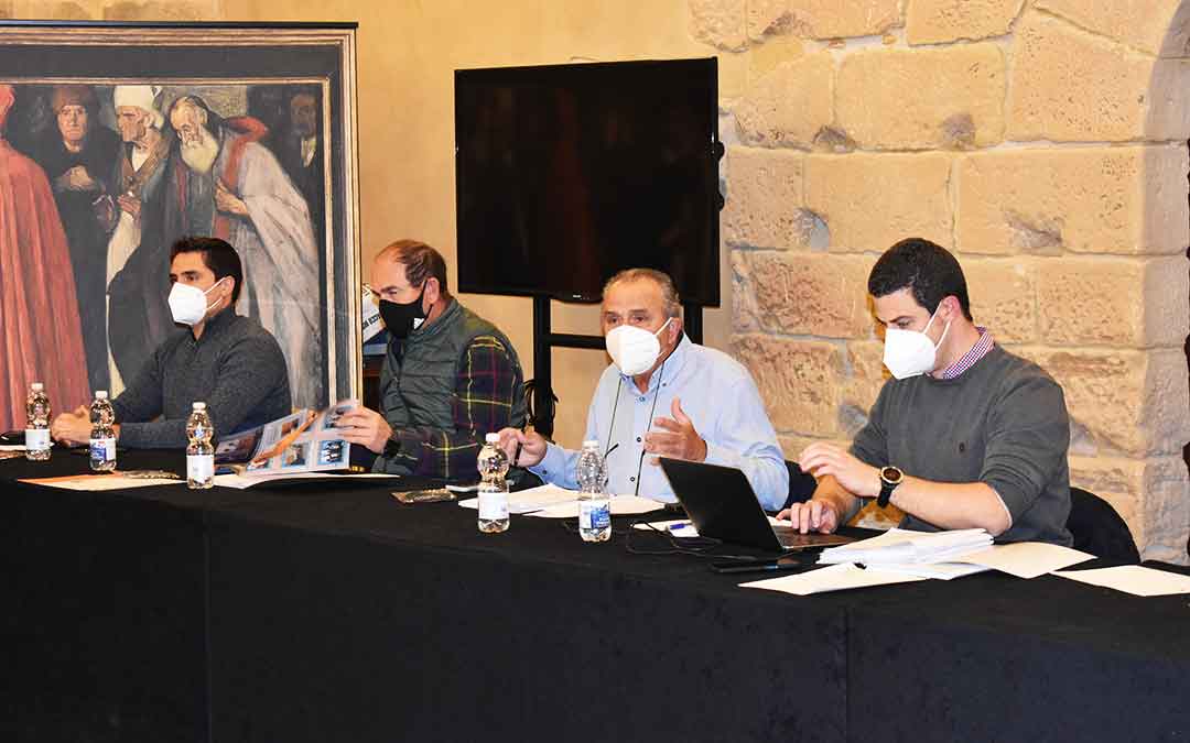 El vicepresidente Cristian Poblador, el consejero Javier Nicolás y el presidente Joaquín Llop durante el pleno de noviembre.