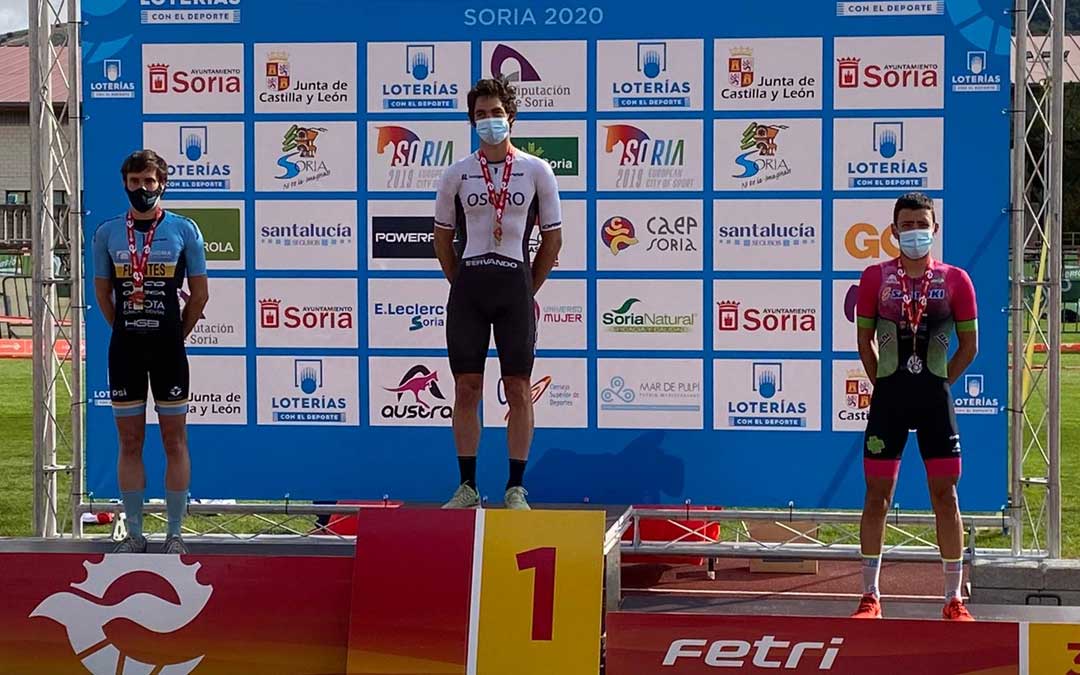 Roberto Ruiz en el tercer cajón del podio