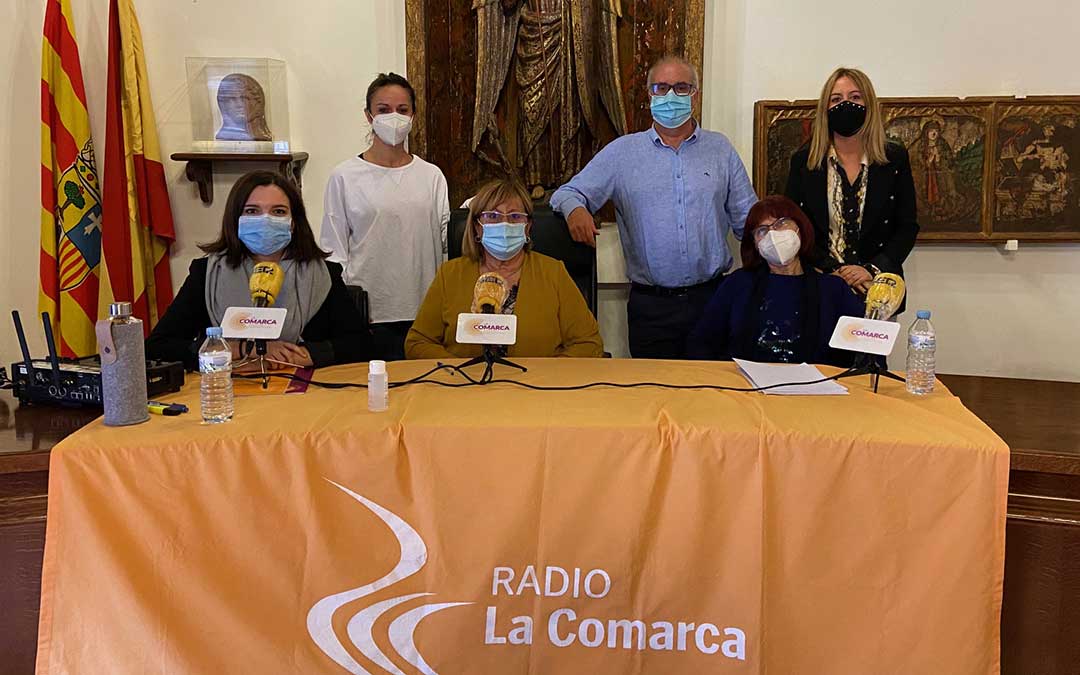 Algunos de los invitados al programa especial de Radio La Comarca emitido desde Fuentespalda./ L.C.