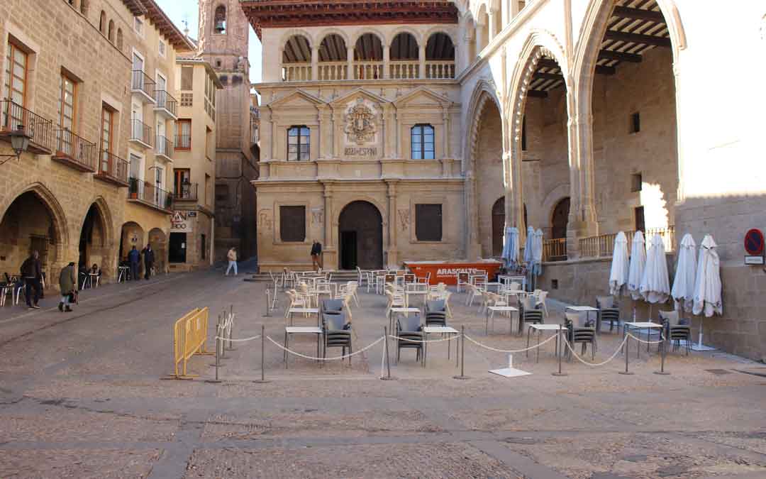 Terrazas de Alcañiz completamente vacías./ L.C.